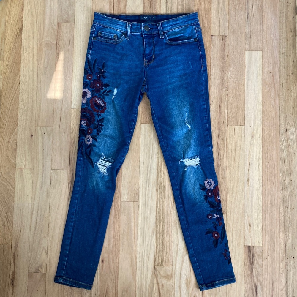 Aeropostale Floral Embroidered Skinny Jean Capris